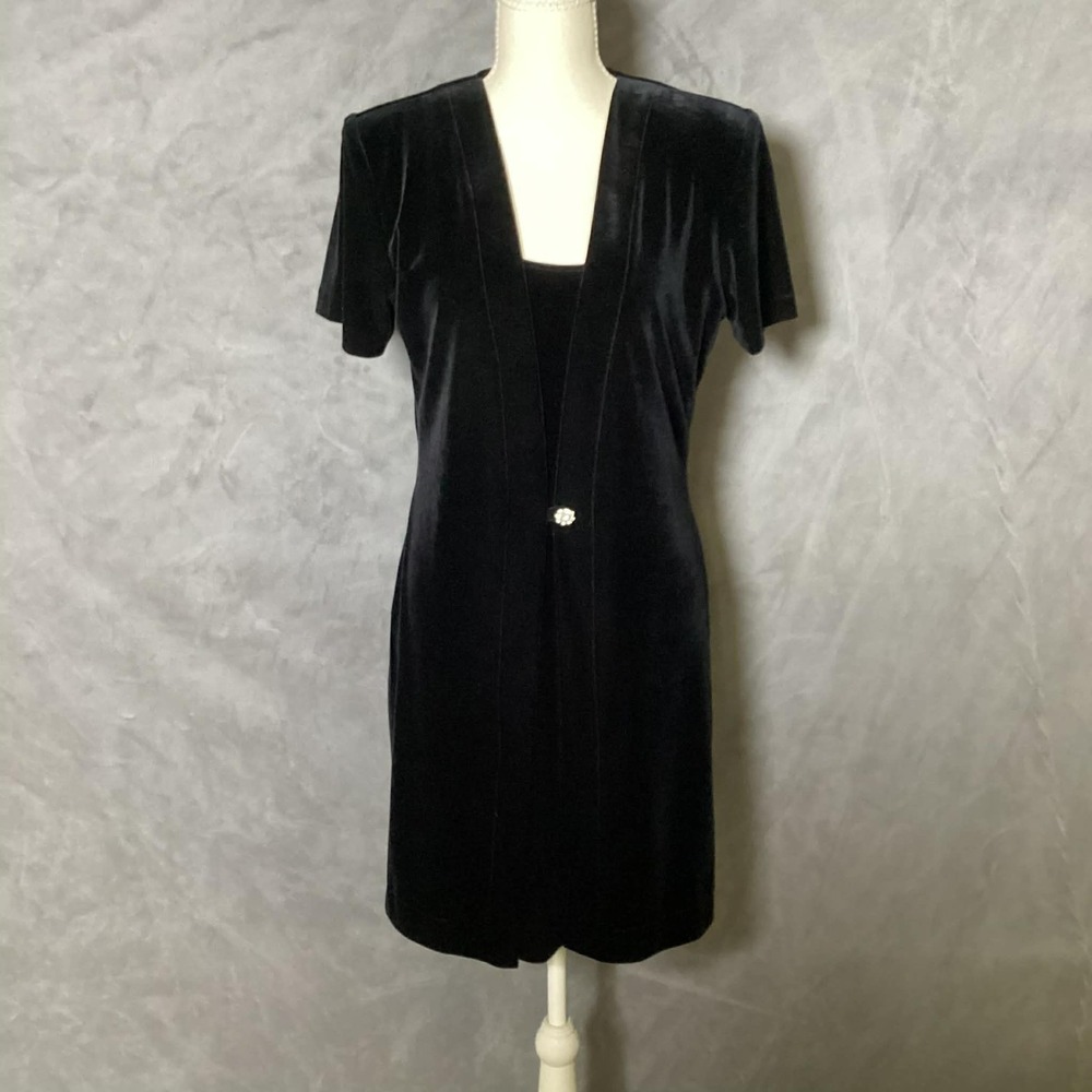 Scarlett 9/10 Black Velvet Sheath Dress Chic Glam Party Knee Length Vintage Vibe
